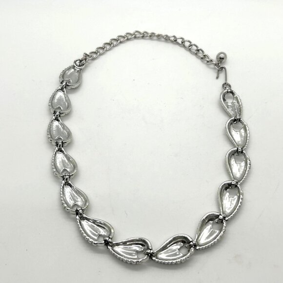 Silver-Tone Vintage Necklace Leaf Design & Hook Closure Adjustable Chain Elegant - Picture 3 of 16